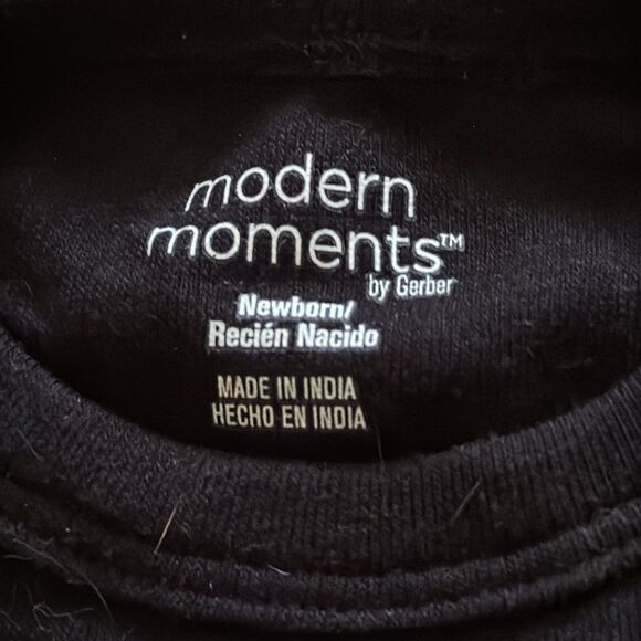 Gerber Modern Moments Baby Romper Size Newborn One-Piece Bodysuit Outfit - Picture 3 of 3